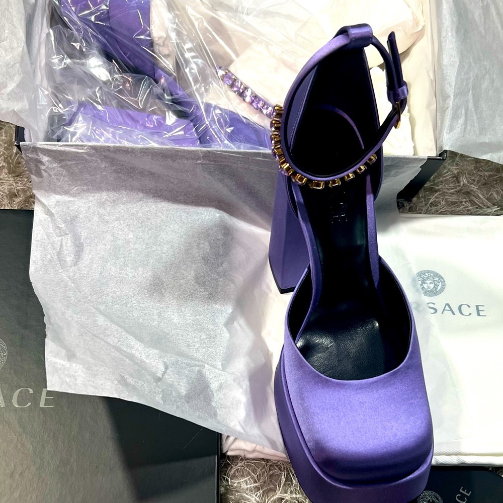 Brand New Versace Platform Pumps (39) Orchid Purple